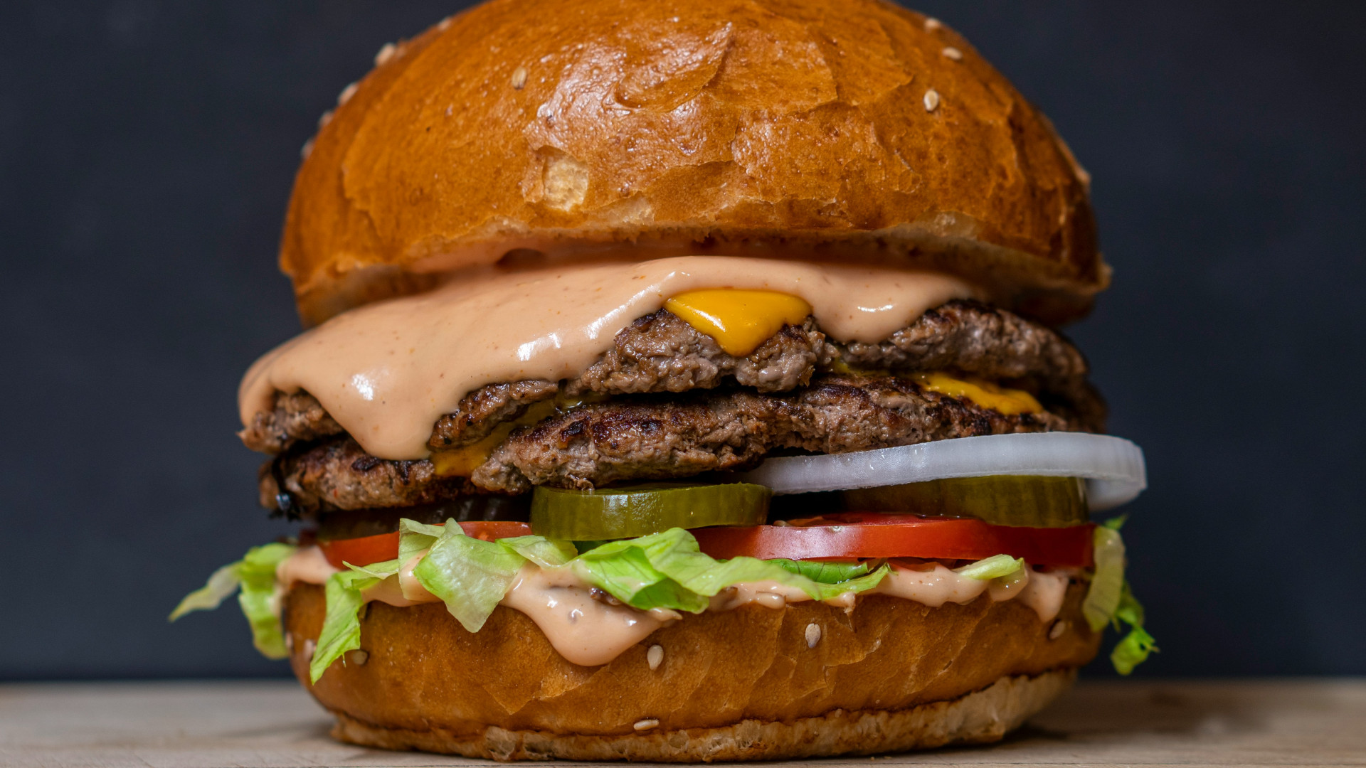 Les avantages de se faire livrer des hamburgers à domicile quand on habite Saint-Malo !